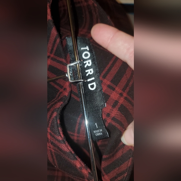 Torrid EUC Black and Red Pixie Pants Sz 1 (14/16) - Picture 3 of 3